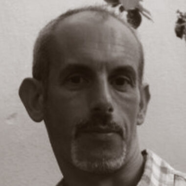 Black and white portrait photo of Simon Liebesny